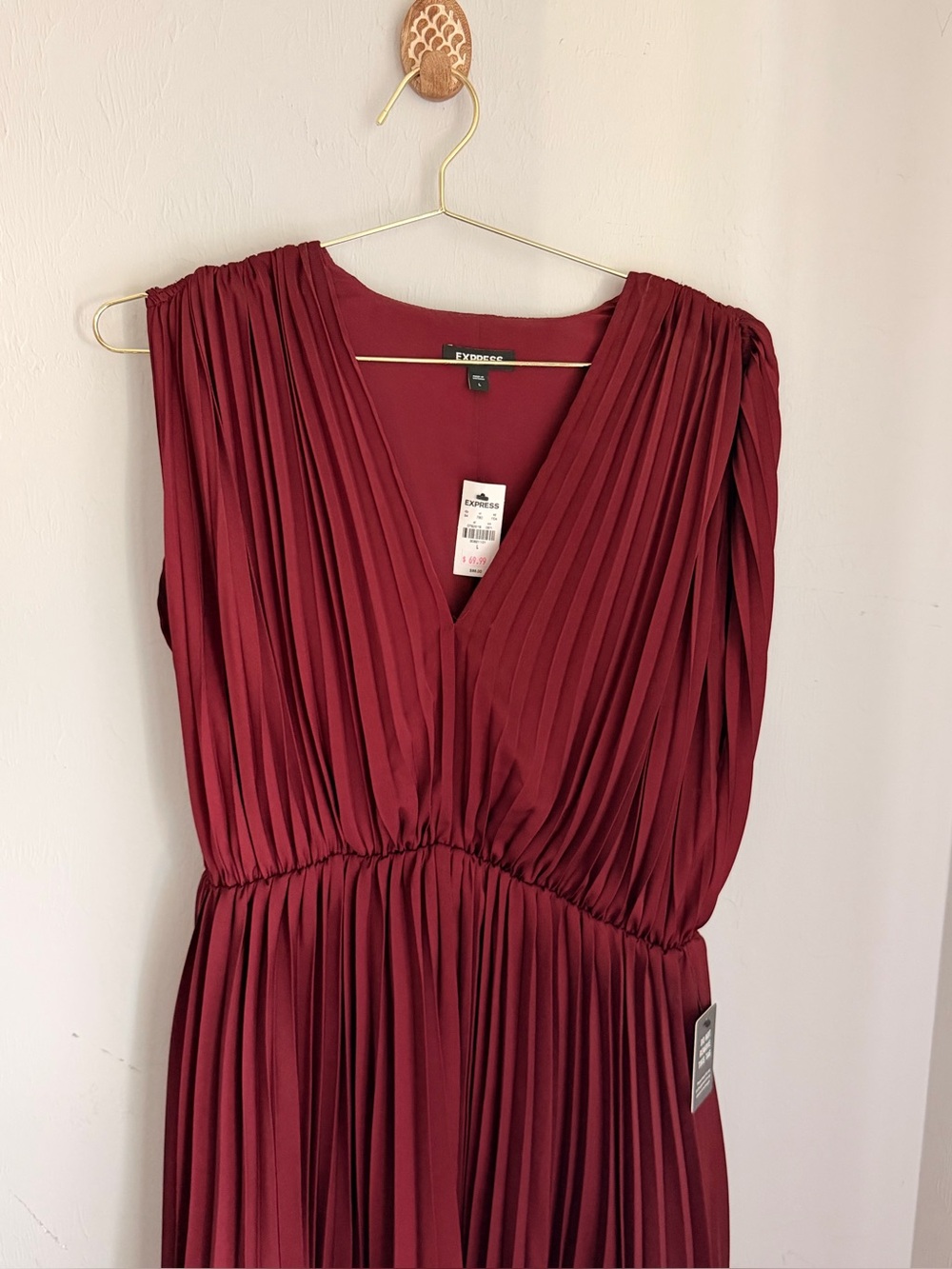 Express Sleeveless Pleated V-Neck Dress in Burgundy